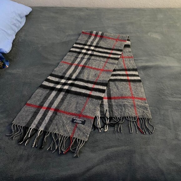 BURBERRY scarf 100% authentic gray check London cashmere pre owned - Picture 5 of 8